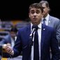 Nikolas Ferreira criticou a investigação da Senacon contra a CazéTV e defendeu que o debate sobre apostas esportivas também considere a responsabilidade dos próprios apostadores. - Imagem: Pablo Valadares/Câmara dos Deputados