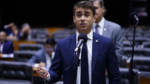 Nikolas Ferreira criticou a investigação da Senacon contra a CazéTV e defendeu que o debate sobre apostas esportivas também considere a responsabilidade dos próprios apostadores. - Imagem: Pablo Valadares/Câmara dos Deputados