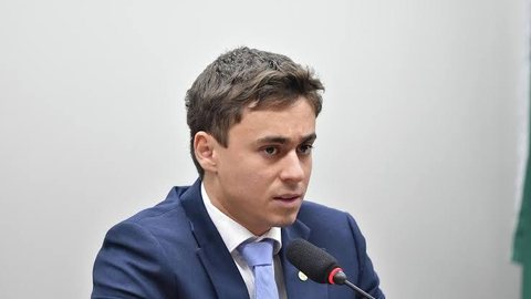 Nikolas Ferreira afirmou que o pedido de desculpas de Flávio Bolsonaro a Michelle representa um passo importante para fortalecer a união do grupo político antes das eleições de 2026. - Imagem: Zeca Ribeiro / Câmara dos Deputados