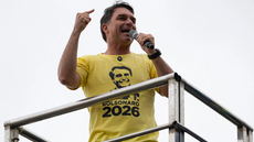 Flávio Bolsonaro apresentou notícia-crime ao STF e pede investigação contra Lula por declarações feitas durante discurso em Goiás - Imagem: Reprodução