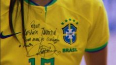 Nova affair de Neymar curte jogo com camisa autografada; veja o que estava escrito - Imagem: reprodução Instagram @jessica.turini
