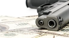 Proposta abrange diversas atividades criminosas, incluindo tráfico de pessoas, corrupção e lavagem de dinheiro - Imagem: Reprodução / Freepik