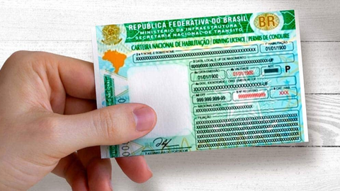 Nova CNH passa a seguir regras atualizadas - Imagem: Reprodução