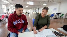 Entenda como as novas regras de financiamento da CDHU impactam a vida de famílias - Imagem: Reprodução/Agência SP