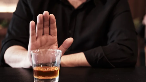 Autoridades alertam para os riscos de bebidas alcoólicas de procedência duvidosa - Imagem: Reprodução