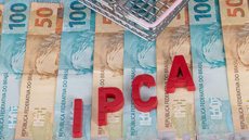O IPCA de outubro mostra uma desaceleração significativa, com a menor alta para o mês desde 1998, refletindo mudanças nas tarifas de energia - Imagem: Reprodução/DayCoval