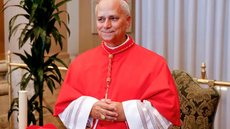 Cardeal Robert Francis Prevost foi escolhido por maioria dos votos no segundo dia do conclave - Imagem: Reprodução