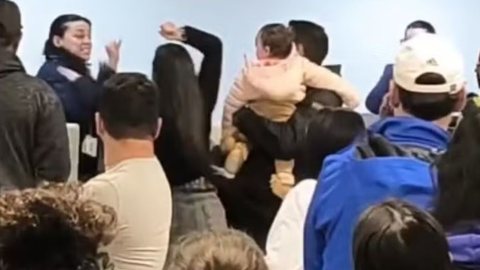 A confusão começou após a passageira demonstrar insatisfação com o atendimento durante o check-in no aeroporto - Imagem: Reprodução/Redes Sociais