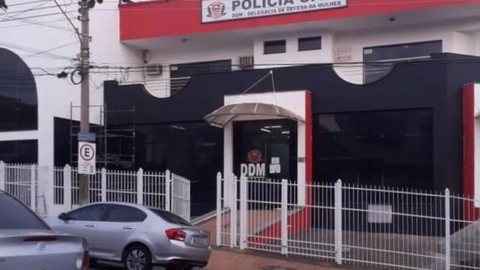 A Polícia Civil investiga o caso como tentativa de feminicídio, enquanto as vítimas recebem atendimento médico após o ataque - Imagem: Reprodução/Polícia Civil