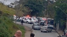 Equipes da perícia técnica realizam exames para apurar a dinâmica da perseguição e a atuação dos policiais envolvidos no caso - Imagem: Reprodução