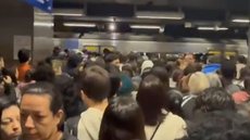 A situação crítica no Metrô de São Paulo gerou desconforto e atrasos significativos para os passageiros nesta terça-feira - Imagem: Reprodução