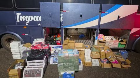 A operação destaca a atuação da Polícia Rodoviária no combate ao contrabando na região de São Paulo, especialmente na fronteira - Imagem: Reprodução/Polícia Militar Rodoviária