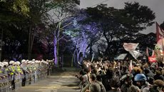 Tensões marcam protestos estudantis em SP, com confrontos entre manifestantes e a Polícia Militar durante as mobilizações - Imagem: Reprodução/Abraão Cruz/TV Globo