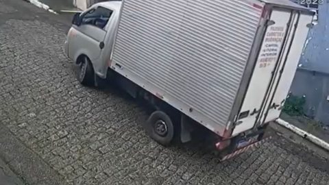 Com a chegada das chuvas, ladeira de Sapopemba se torna ainda mais perigosa, levando a acidentes frequentes e preocupações - Imagem: Reprodução