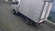 Com a chegada das chuvas, ladeira de Sapopemba se torna ainda mais perigosa, levando a acidentes frequentes e preocupações - Imagem: Reprodução