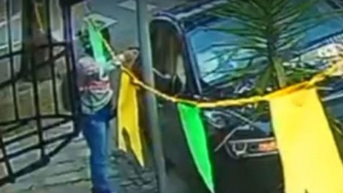 O caso foi registrado como roubo e disparo de arma de fogo, e as investigações prosseguem para capturar os responsáveis pelos crimes - Imagem: Reprodução