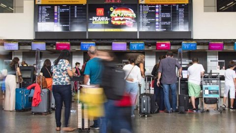 ANAC justifica reajuste como parte do equilíbrio econômico-financeiro dos contratos de concessão dos aeroportos - Imagem: Reprodução/Yuri Murakami /Fotoarena/Folhapress