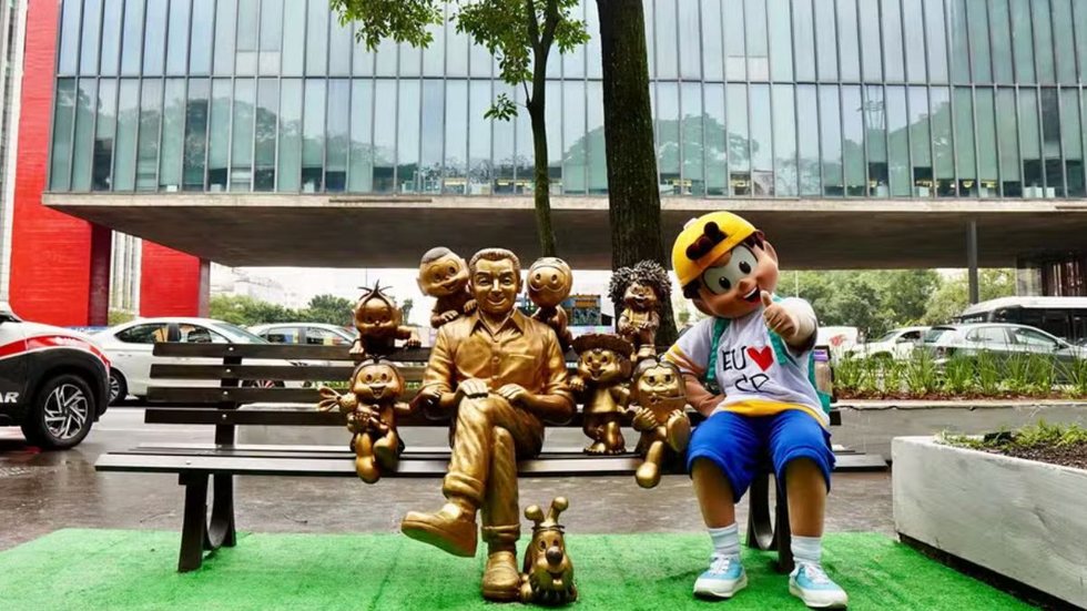 Avenida Paulista ganha banco em homenagem a Mauricio de Sousa e à Turma da Mônica