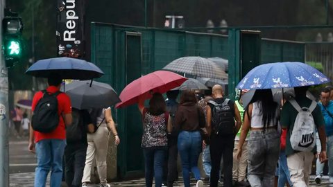 São Paulo e Minas Gerais devem registrar os maiores volumes de chuva, enquanto outras áreas terão períodos de tempo mais estável - Imagem: Reprodução/ Paulo Pinto/Agência Brasil