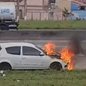 Apesar da gravidade do incêndio, o trânsito fluiu normalmente nas faixas 1 e 2 da rodovia durante a emergência - Imagem: Reprodução