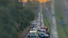 Concessionária EcoVias informou que a colisão aconteceu no quilômetro 438, na pista em direção à capital paulista - Imagem: Reprodução/Guilherme Baffi