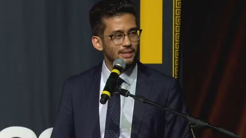 Renan Santos propõe transformar o governo em uma 'startup' para inovar na gestão pública e enfrentar desafios fiscais - Imagem: Reprodução/TV Globo