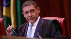 Kássio Nunes Marques assume a presidência do TSE em meio ao avanço das preocupações com inteligência artificial, deepfakes e desinformação nas eleições de 2026 - Imagem: Reprodução