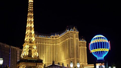 Las Vegas é o cenário kitsch por excelência. Luzes, réplicas, neons — uma ode ao excesso - Imagem: Reprodução / Wallpaper Safari