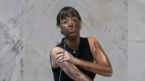 Após o uso de blackface, Fabiana Bolsonaro enfrenta repercussões políticas e sociais, com pedidos de investigação sobre sua conduta - Imagem: Divulgação / Alesp