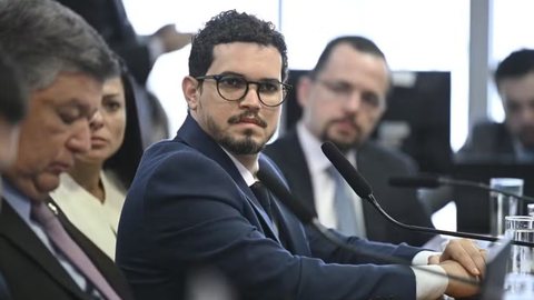 O advogado Eric Fidelis é investigado por suspeita de intermediar pagamento de propina em esquema de fraudes no INSS. - Imagem: Reprodução/Agência Senado.