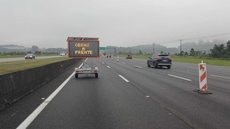 Via Anchieta, entre o km 9,7 e o km 65, vai receber serviços de conservação do revestimento vegetal e reparos em defensas metálicas - Imagem: Reprodução / Ecovias