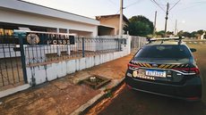 Viatura da Polícia Federal durante operação que investiga aportes de previdências municipais no Banco Master. - Imagem: PF / Divulgação