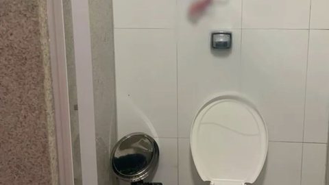 Ato de racismo é registrado em banheiro da Universidade de Vassouras - Imagem: reprodução g1