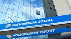 Cartão consignado mantido no Desenrola 2.0 volta a gerar críticas sobre endividamento de aposentados do Instituto Nacional do Seguro Social - Imagem: KEBEC NOGUEIRA / METRÓPOLES
