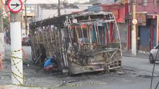 Cidade Ademar voltou a registrar ônibus incendiados na noite desta quarta-feira. - Imagem: Reprodução/TV Globo