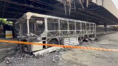 A Secretaria Municipal de Mobilidade Urbana e Transporte confirmou que o incêndio se originou de uma pane no veículo - Imagem: Reprodução / TV Globo