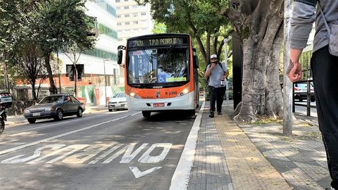 Ônibus da companhia SPTrans no Centro de São Paulo - Imagem: reprodução/Facebook