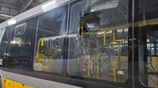 Ônibus da capital têm sido alvo constante de vandalismo desde junho - Imagem: Reprodução