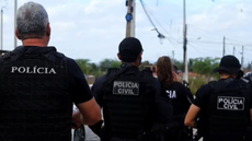 Documentos e e equipamentos apreendidos podem ajudar a identificar mais envolvidos no esquema criminoso - Imagem: Reprodução | Polícia Civil