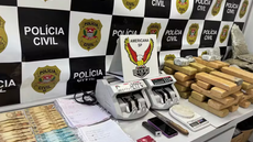 Objetos apreendidos, como balanças e máquinas de contar dinheiro, revelam a estrutura sofisticada do tráfico - Imagem: Divulgação | Polícia Civil de São Paulo
