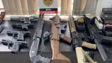 Operação Policial encontra armamento pesado em empresa na zona sul de SP - Imagem: Reprodução / SBT News