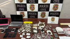 Drogas e materiais apreendidos na operação - Imagem: Divulgação | Polícia Civil