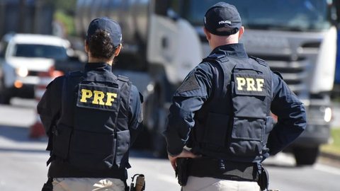 Mais de 800 acidentes foram registrados em quatro dias de operação nas rodovias federais. - Imagem: Divulgação/PRF.