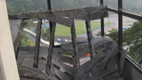 Corpo de Bombeiros resgatou outros quatro trabalhadores que foram levados ao hospital - Imagem: Reprodução / Globoplay