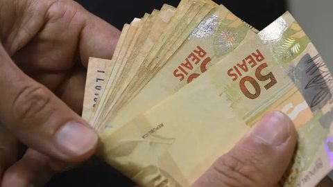 Em julho, o IPCA acumulado em 12 meses estava em 5,23%, acima do limite superior da meta - Imagem: Marcello Casal JrAgência Brasil