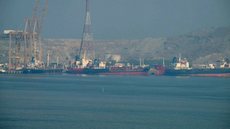 Com o bloqueio naval dos EUA, o Irã retoma o controle do Estreito de Ormuz, afetando a navegação e os mercados internacionais. - Imagem: Reprodução | X (Twitter) - @AFPnews
