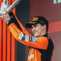 Oscar Piastri supera Charles Leclerc e vence o GP do Azerbaijão - Imagem: Reprodução / Instagram / @mclaren