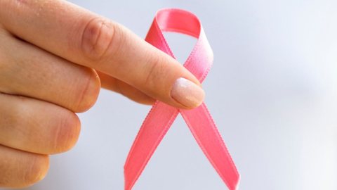 AFNE reforça importância do cuidado mamário e orienta mulheres a buscar avaliação nos postos - Imagem: Reprodução/Freepik