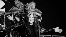 Considerado o pai do heavy metal, Ozzy Osbourne deixou um legado musical inigualável - Imagem: Reprodução / X / @BlackSabbath