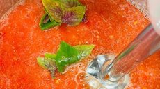 Saiba como fazer Pa Amb Tomàquet, o clássico pão com tomate espanhol - Imagem: Divulgação/Chef Luiz Borba